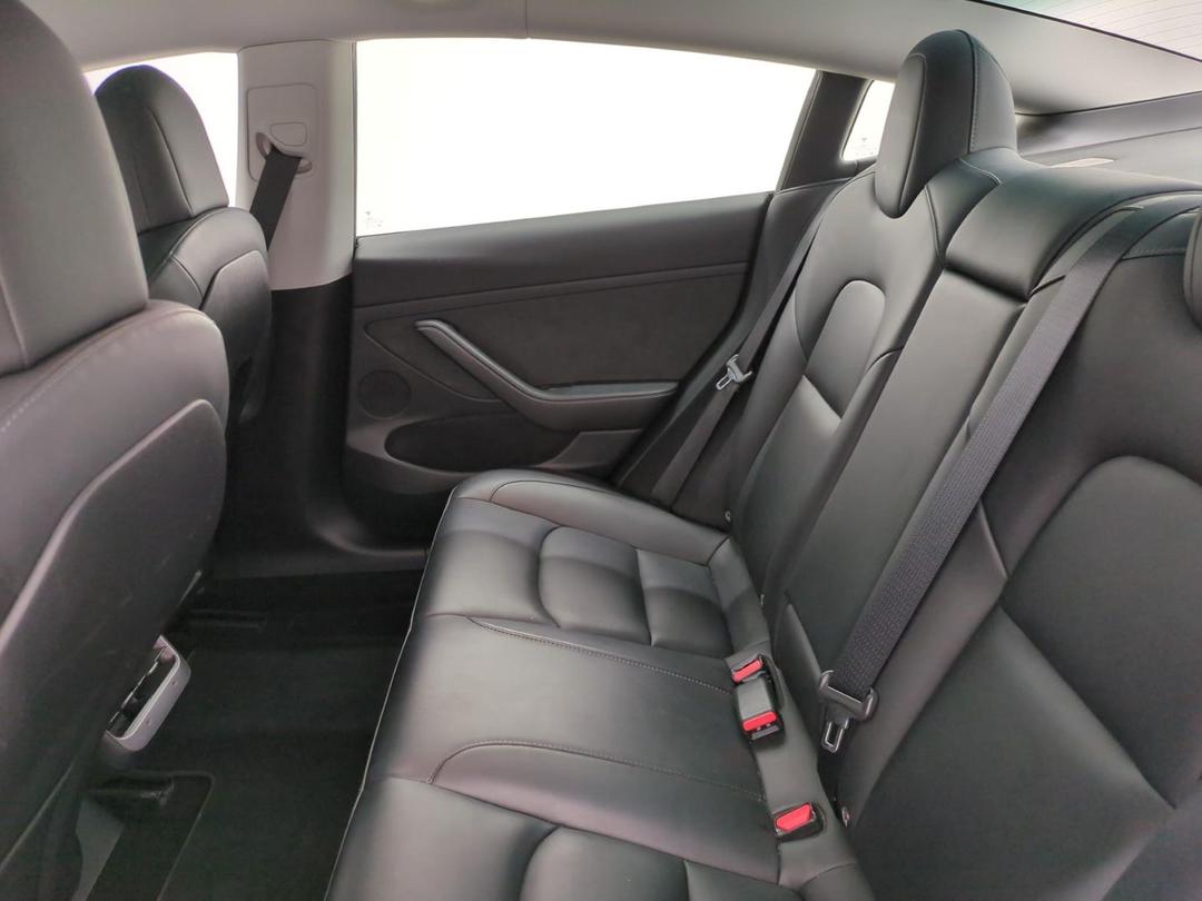 Tesla Model 3 — Photo 9